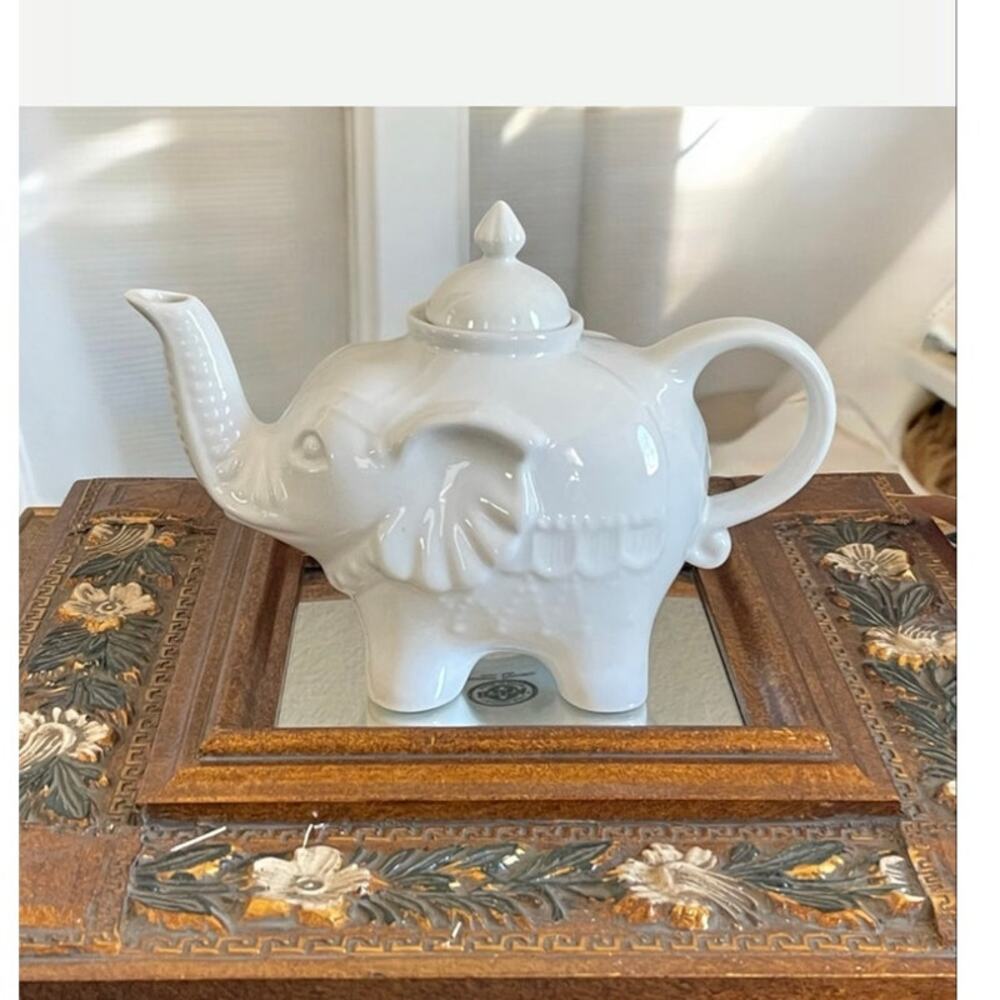 BIA Cordon Bleu 28-Ounce Elephant Teapot, White